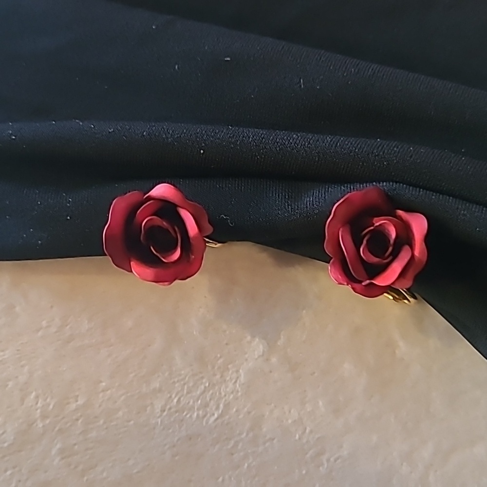 Valentine's Day! Elegant Ruby Red Rose Earrings.